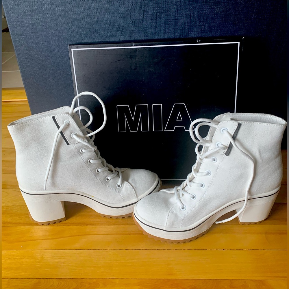 MIA white sneaker heels with tread, NIB